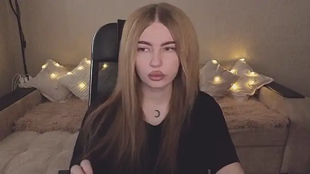 ViolettaLopez online show from October 2025 12:05:01 PM