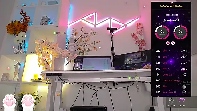 Elena-Marilyn online show from September 2025 08:56:02 PM