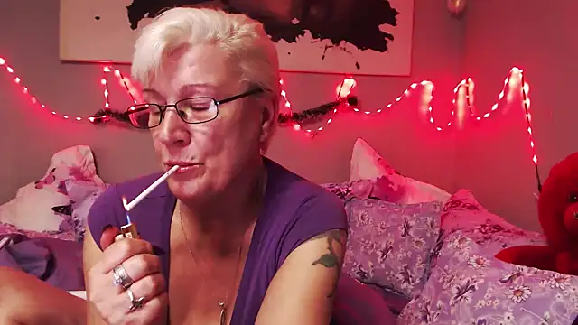 Snapshot of LaylaMilf chatting on December 2025 07:11:02 PM LaylaMilf online show from December 2025 07:11:02 PM