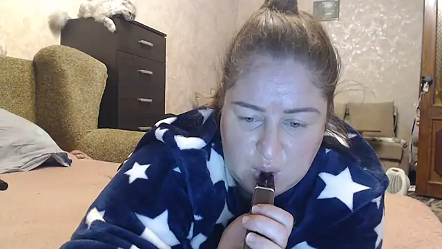 Snapshot of Amy_August chatting on November 2025 06:05:02 AM Amy August online show from November 2025 06:05:02 AM