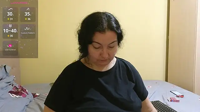 Snapshot of BBW_MILF_4U chatting on February 2025 05:18:02 PM BBW MILF 4U online show from February 2025 05:18:02 PM