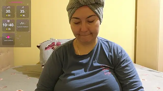 Snapshot of BBW_MILF_4U chatting on February 2025 06:43:02 PM BBW MILF 4U online show from February 2025 06:43:02 PM