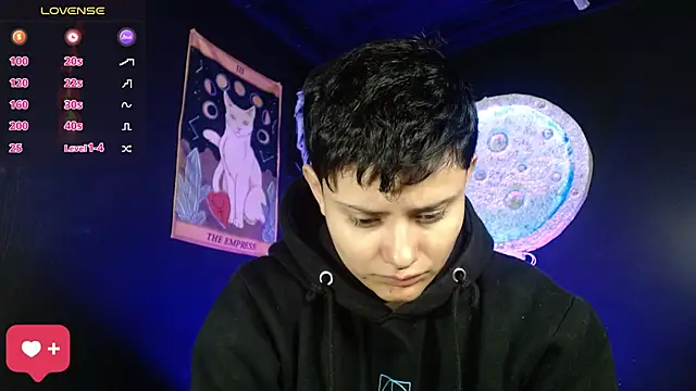 girl intense444 online show from November 2025 01:00:02 PM