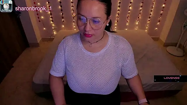 Snapshot of sharon_1 chatting on December 2024 02:32:01 AM sharon 1 online show from December 2024 02:32:01 AM