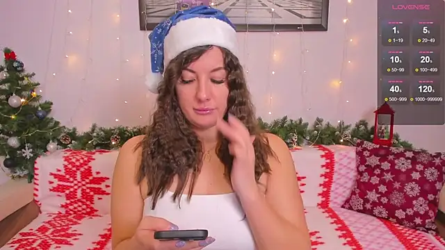 Snapshot of CrazyBeach chatting on December 2024 02:14:02 PM CrazyBeach online show from December 2024 02:14:02 PM