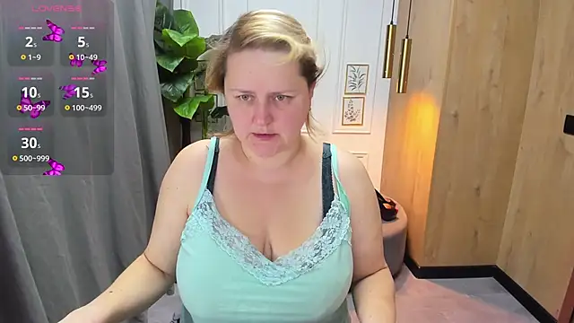 Snapshot of ScarlettSoft chatting on October 2025 05:11:02 AM ScarlettSoft online show from October 2025 05:11:02 AM