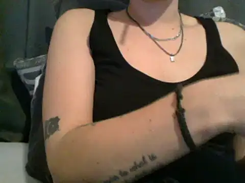 Snapshot of geilmeisje98 chatting on February 2025 10:40:02 AM geilmeisje98 online show from February 2025 10:40:02 AM