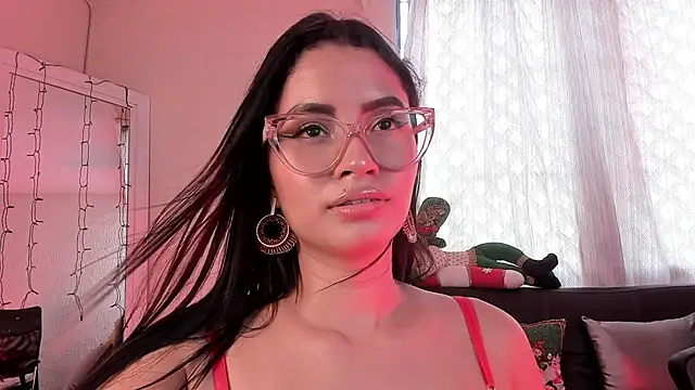 Snapshot of PaulinaBelushi chatting on December 2024 06:46:02 PM PaulinaBelushi online show from December 2024 06:46:02 PM