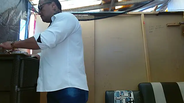 Snapshot of hardrock982 chatting on February 2025 01:28:01 PM hardrock982 online show from February 2025 01:28:01 PM