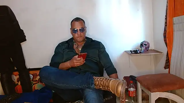 Snapshot of hardrock982 chatting on March 2025 02:05:02 PM hardrock982 online show from March 2025 02:05:02 PM