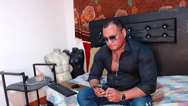 Snapshot of hardrock982 chatting on November 2025 02:06:01 PM hardrock982 online show from November 2025 02:06:01 PM