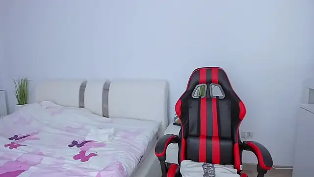 Snapshot of itsmekarina chatting on December 2025 04:57:01 PM itsmekarina online show from December 2025 04:57:01 PM