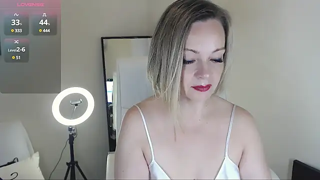 Snapshot of Tilly_Eliot chatting on January 2025 04:22:01 PM Tilly Eliot online show from January 2025 04:22:01 PM