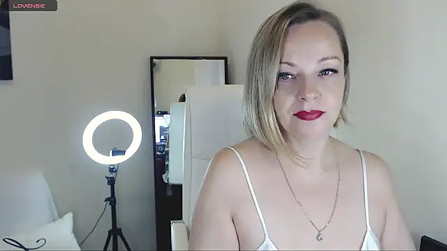 Snapshot of Tilly_Eliot chatting on February 2025 04:20:02 PM Tilly Eliot online show from February 2025 04:20:02 PM