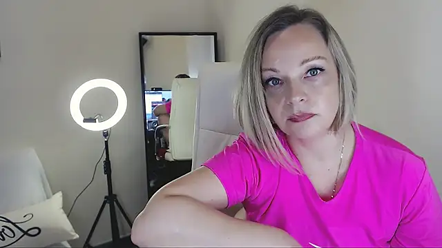 Snapshot of Tilly_Eliot chatting on February 2025 02:32:02 PM Tilly Eliot online show from February 2025 02:32:02 PM