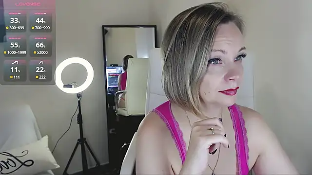 Snapshot of Tilly_Eliot chatting on February 2025 05:34:01 PM Tilly Eliot online show from February 2025 05:34:01 PM