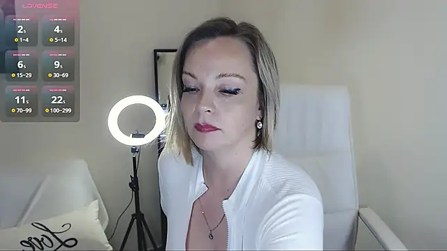 Snapshot of Tilly_Eliot chatting on February 2025 09:10:01 PM Tilly Eliot online show from February 2025 09:10:01 PM