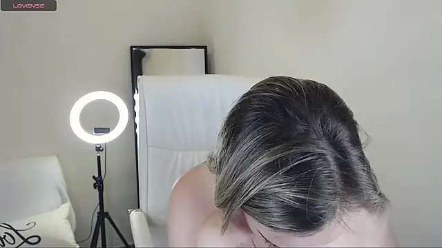 Snapshot of Tilly_Eliot chatting on February 2025 09:25:02 PM Tilly Eliot online show from February 2025 09:25:02 PM