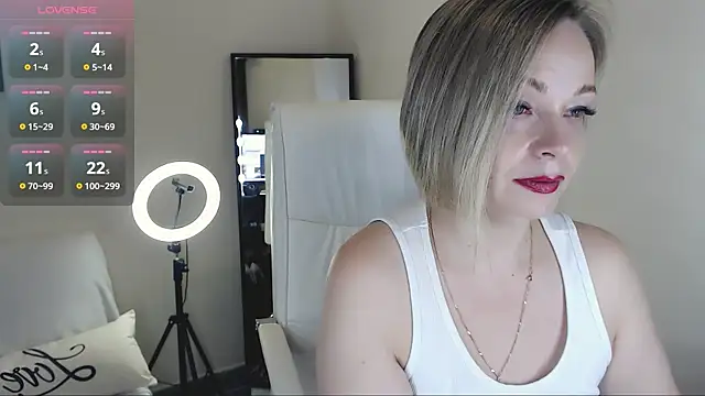 Snapshot of Tilly_Eliot chatting on February 2025 04:16:01 PM Tilly Eliot online show from February 2025 04:16:01 PM