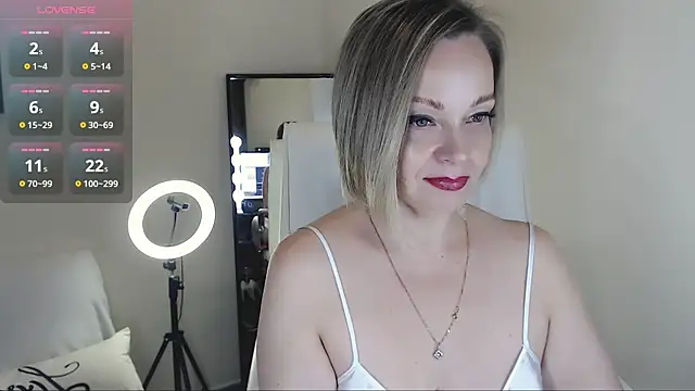 Snapshot of Tilly_Eliot chatting on February 2025 04:46:02 PM Tilly Eliot online show from February 2025 04:46:02 PM