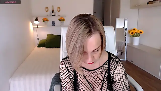 Snapshot of Tilly_Eliot chatting on September 2025 07:59:01 PM Tilly Eliot online show from September 2025 07:59:01 PM