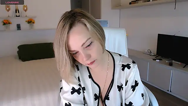 Snapshot of Tilly_Eliot chatting on September 2025 01:58:02 PM Tilly Eliot online show from September 2025 01:58:02 PM