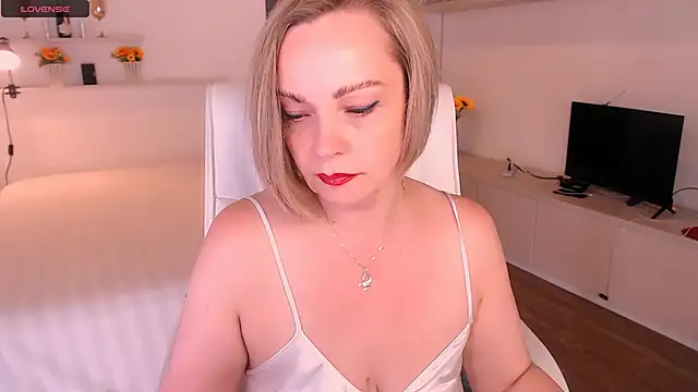 Snapshot of Tilly_Eliot chatting on November 2025 08:30:01 PM Tilly Eliot online show from November 2025 08:30:01 PM