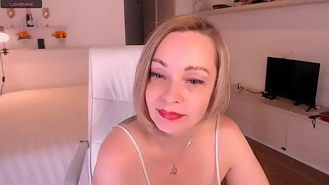 Snapshot of Tilly_Eliot chatting on November 2025 07:45:02 PM Tilly Eliot online show from November 2025 07:45:02 PM