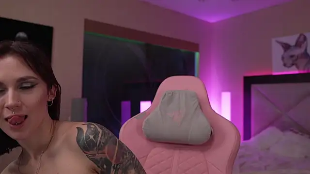 Snapshot of GirlGogo chatting on December 2024 01:57:02 AM GirlGogo online show from December 2024 01:57:02 AM