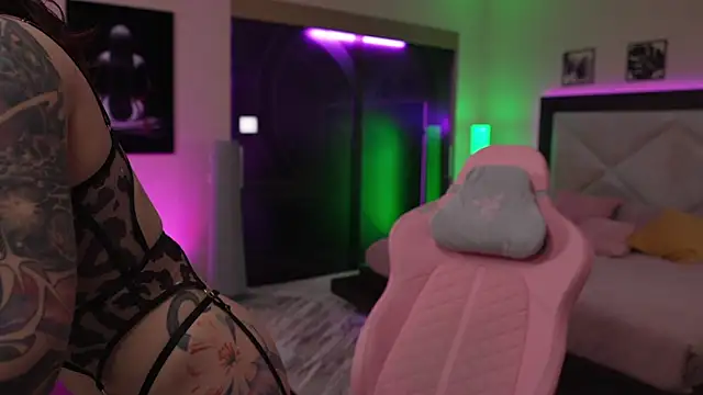 Snapshot of GirlGogo chatting on December 2025 09:20:01 PM GirlGogo online show from December 2025 09:20:01 PM