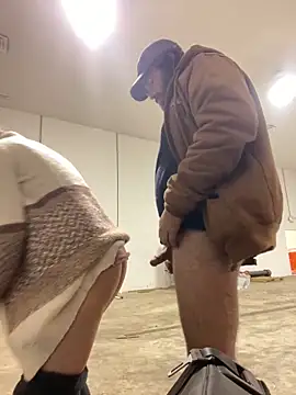 Snapshot of Charlie-N-Bubblez chatting on December 2024 12:02:01 AM Charlie-N-Bubblez online show from December 2024 12:02:01 AM