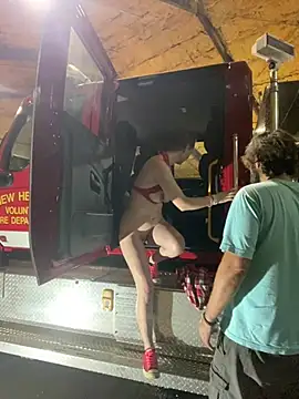 Snapshot of Charlie-N-Bubblez chatting on December 2024 02:38:01 AM Charlie-N-Bubblez online show from December 2024 02:38:01 AM