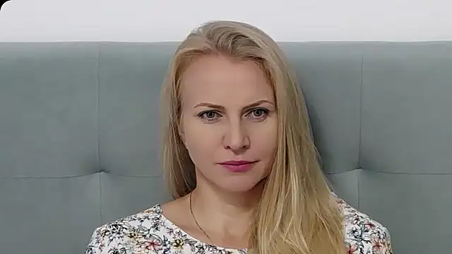 Snapshot of K__Adrienne chatting on September 2025 04:39:02 AM K  Adrienne online show from September 2025 04:39:02 AM