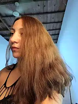 Snapshot of VickyHoult chatting on December 2024 09:41:02 PM VickyHoult online show from December 2024 09:41:02 PM