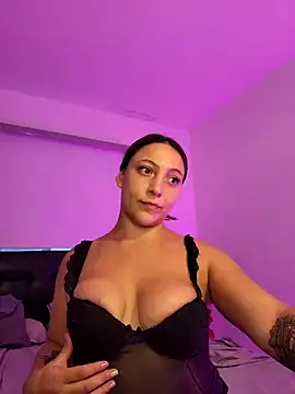 Snapshot of VickyHoult chatting on February 2025 11:04:02 PM VickyHoult online show from February 2025 11:04:02 PM