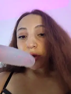 Snapshot of VickyHoult chatting on March 2025 09:05:02 PM VickyHoult online show from March 2025 09:05:02 PM