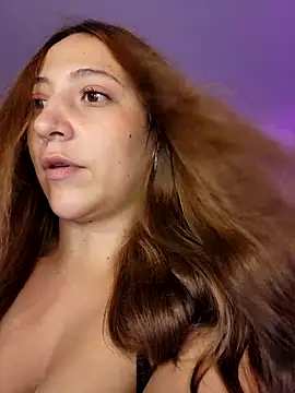 Snapshot of VickyHoult chatting on March 2025 11:23:01 PM VickyHoult online show from March 2025 11:23:01 PM