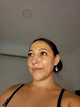 Snapshot of VickyHoult chatting on March 2025 10:50:01 PM VickyHoult online show from March 2025 10:50:01 PM