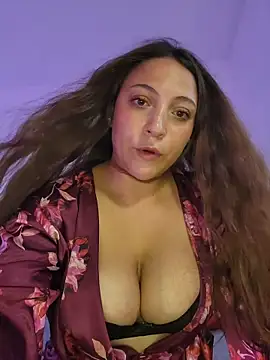 Snapshot of VickyHoult chatting on October 2025 08:40:02 PM VickyHoult online show from October 2025 08:40:02 PM