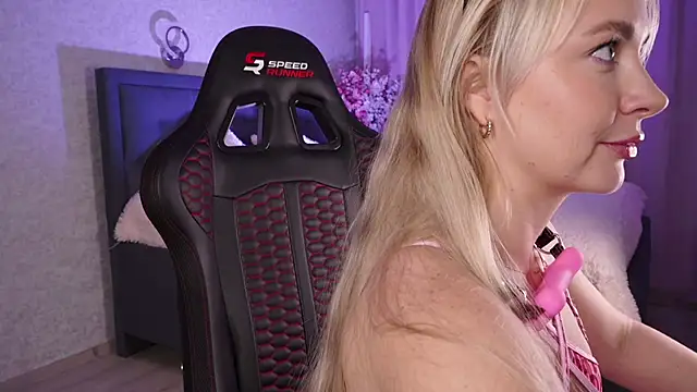 Kitty Ricky online show from December 2025 09:03:01 AM