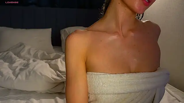 Snapshot of Danielle_Thomas chatting on April 2026 11:18:01 PM Danielle Thomas online show from April 2026 11:18:01 PM