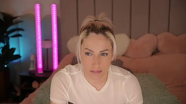 VickySecret96 online show from April 2026 05:54:01 PM