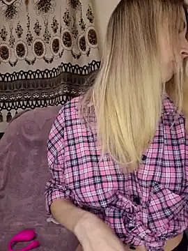 Snapshot of MissisMilk chatting on January 2025 08:47:01 PM MissisMilk online show from January 2025 08:47:01 PM