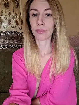 Snapshot of MissisMilk chatting on February 2025 10:07:01 AM MissisMilk online show from February 2025 10:07:01 AM