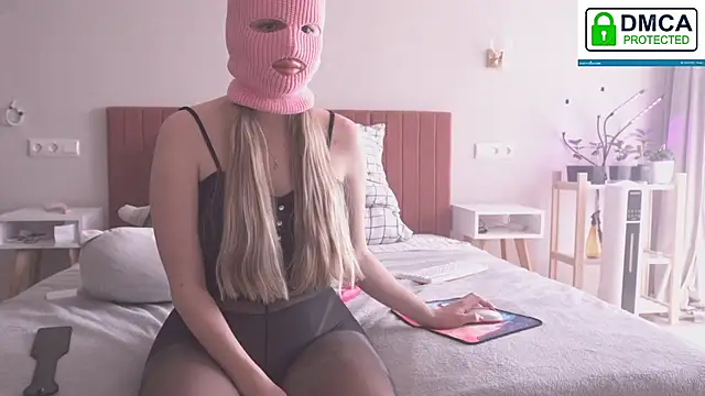 FluffyHat online show from March 2025 09:00:01 AM