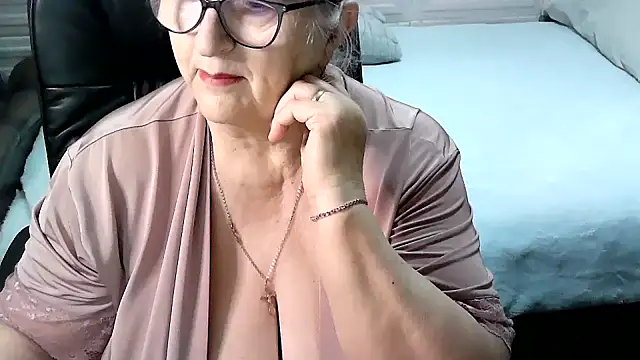 LolkaAlyss online show from February 2026 05:17:02 PM