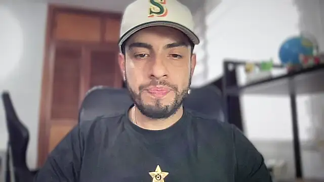 Snapshot of dereck_fiore chatting on March 2025 09:21:01 PM dereck fiore online show from March 2025 09:21:01 PM