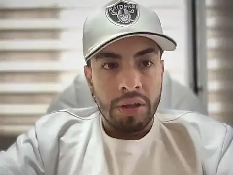 Snapshot of dereck_fiore chatting on September 2025 05:18:01 PM dereck fiore online show from September 2025 05:18:01 PM