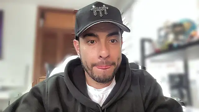 Snapshot of dereck_fiore chatting on April 2026 09:29:02 PM dereck fiore online show from April 2026 09:29:02 PM