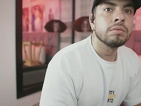 Snapshot of dereck_fiore chatting on April 2026 10:08:02 PM dereck fiore online show from April 2026 10:08:02 PM